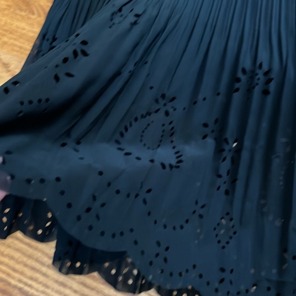 👠❌💥NWOTStylishpleated full lengthskirt.Eyelet Design. - Picture 2 of 7